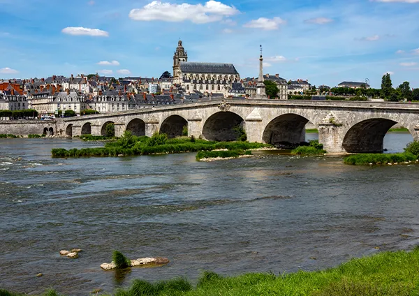Destino Amboise, Francia. Teduca estudios en el exterior.