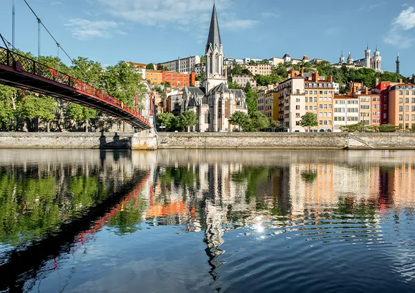 Destino Lyon, Francia. Teduca estudios en el exterior.