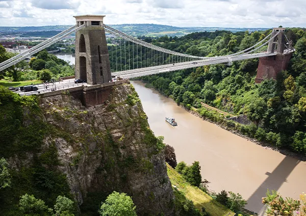 Destino Bristol, Reino Unido. Teduca estudios en el exterior.