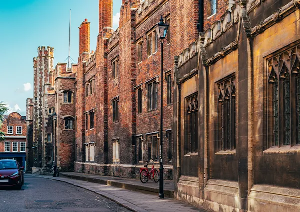 Destino Cambridge, Reino Unido. Teduca estudios en el exterior.