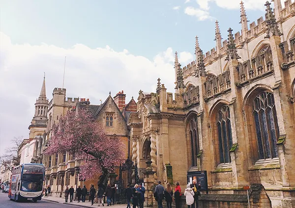 Destino Oxford, Reino Unido. Teduca estudios en el exterior.
